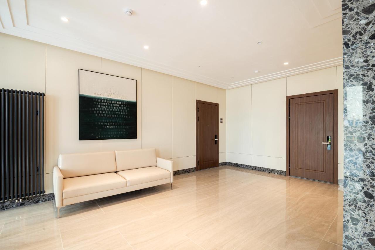 Aura Business Class Apartment Nur-Sultan  Exterior photo